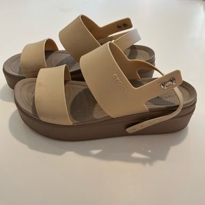CROCS Brooklyn Low Wedge Platform Sandal